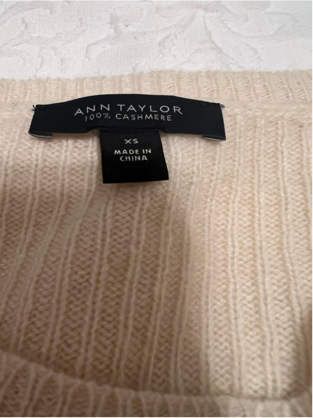 Women's Ann Taylor Cashmere Colorblock Sweater XS Beige Grey - Picture 3 of 8